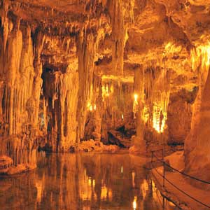 Surroundings: Neptune's Caves - Photo: Gian Piero Carboni